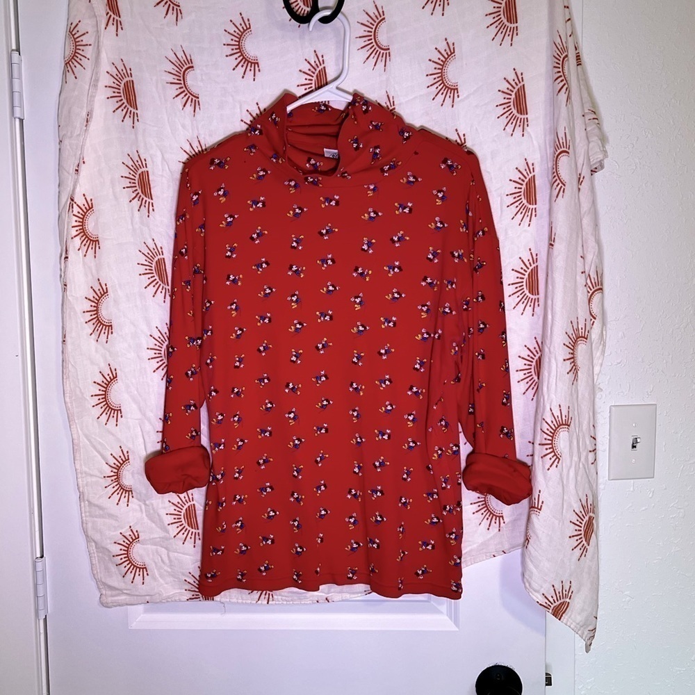 CLEAR-OUT VNTG Disney Mickey Mouse Turtleneck